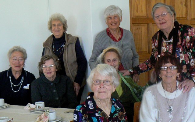 Van  die  Bietoubossers  se  erelede  (ouer as 80)  wat  by  die  klub se stigting betrokke was, met voor vlnr Hannaleen van Dyk, Beryl Pienaar, Betsie van der Merwe, Sylva van Zyl en Shirley Fick. Agter vlnr is Pearly Lindholm, Hettie Lass en Maria Bouwer.